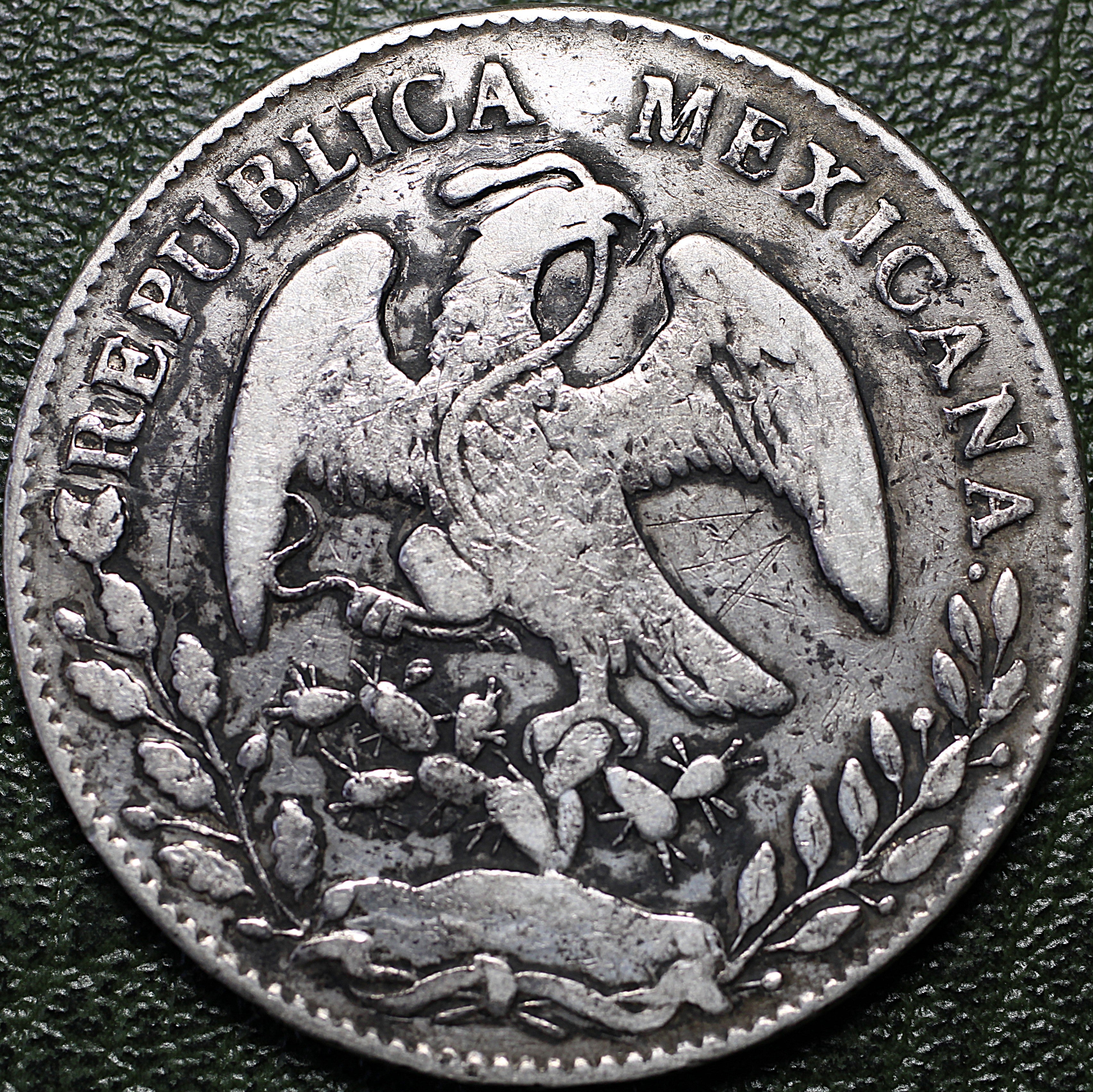 República Mexicana 8 Reales 1869 C CE - Resplandor (Caps & Rays) - Ceca Culiacán - Escasa - Plata