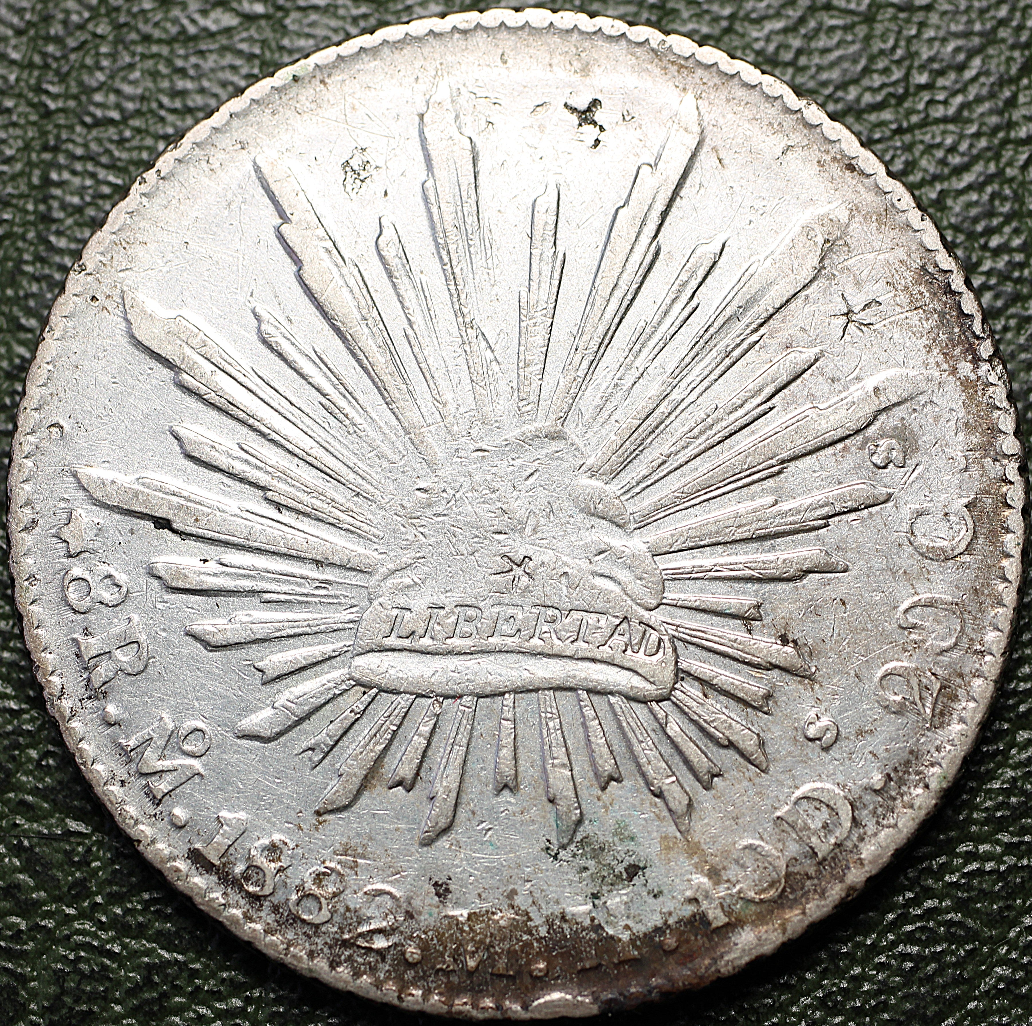 8 REALES DE PLATA 1882 Mo MD CON RESELLOS CHINOS (CHOPMARKS) — REPÚBLICA MEXICANA