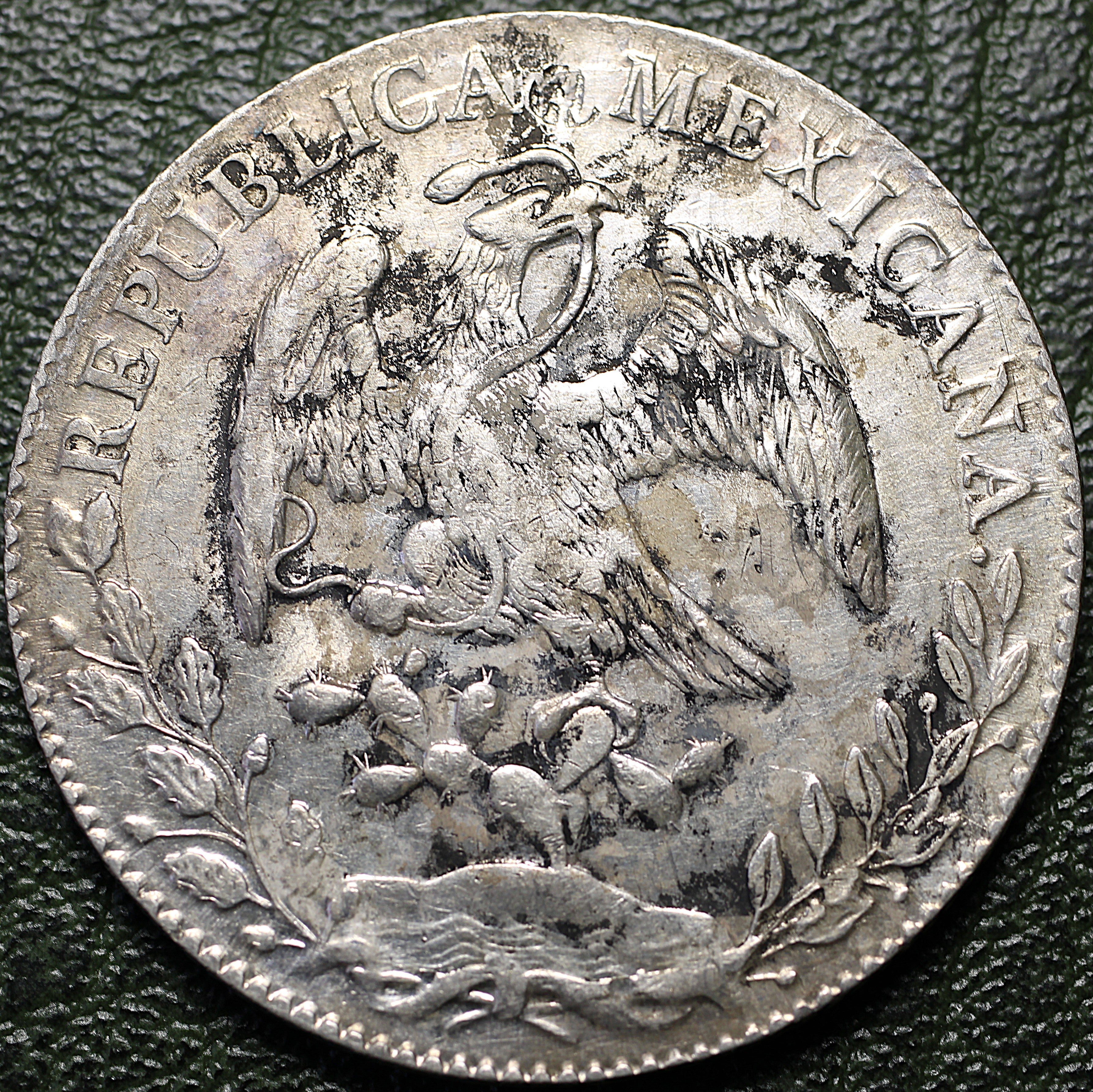 República Mexicana 8 Reales 1895 Mo AM - Resplandor - Con Restos de Chops de Tinta Chinos - Plata