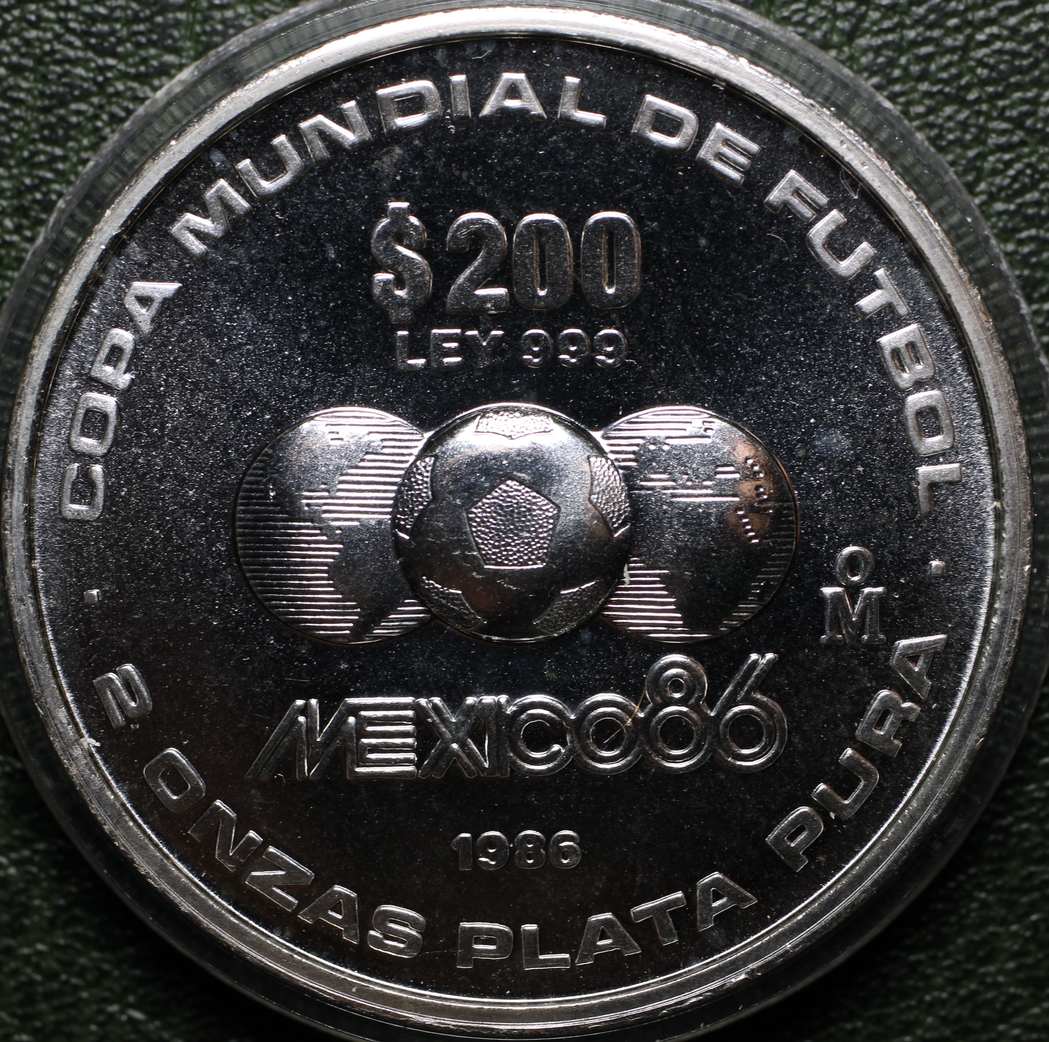 México $200 Pesos 1986 Mundial Futbol - 2 Oz Plata